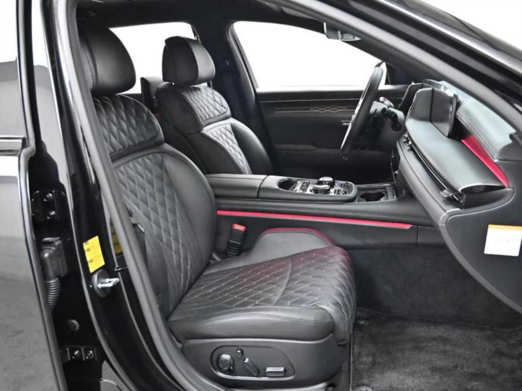 Genesis G90 - Vista 10