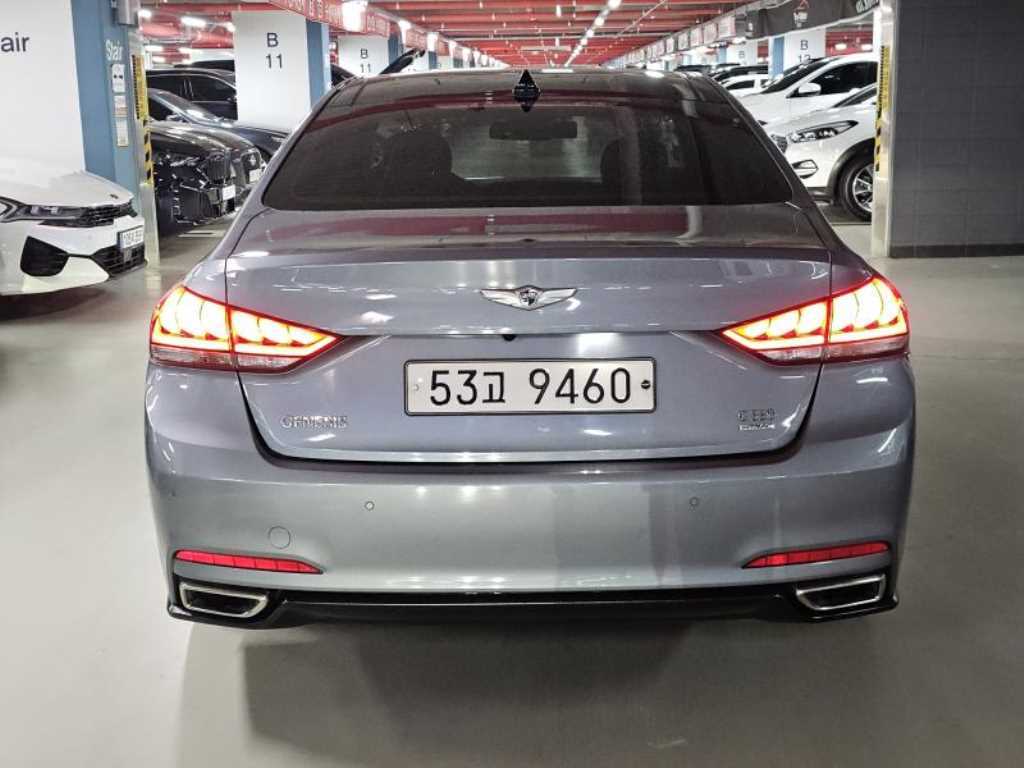 HYUNDAI Genesis - Vista 4
