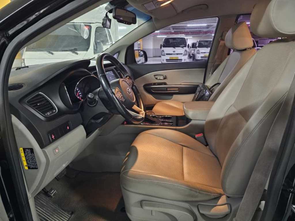 KIA Carnival - Vista 12