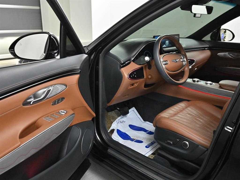 Genesis GV70 - Vista 8