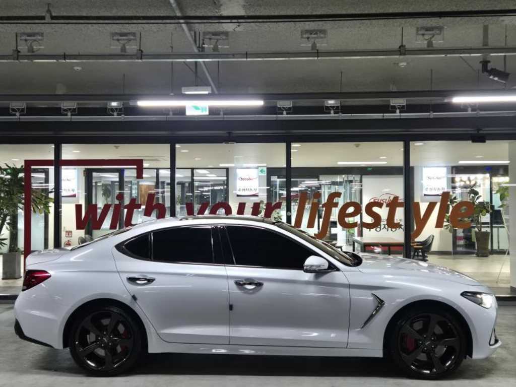 Genesis G70 - Vista 4