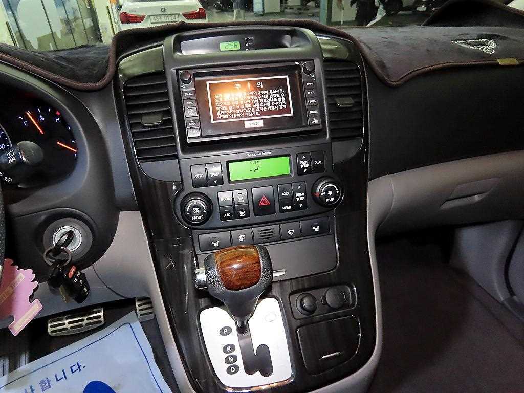 KIA Carnival - Vista 11