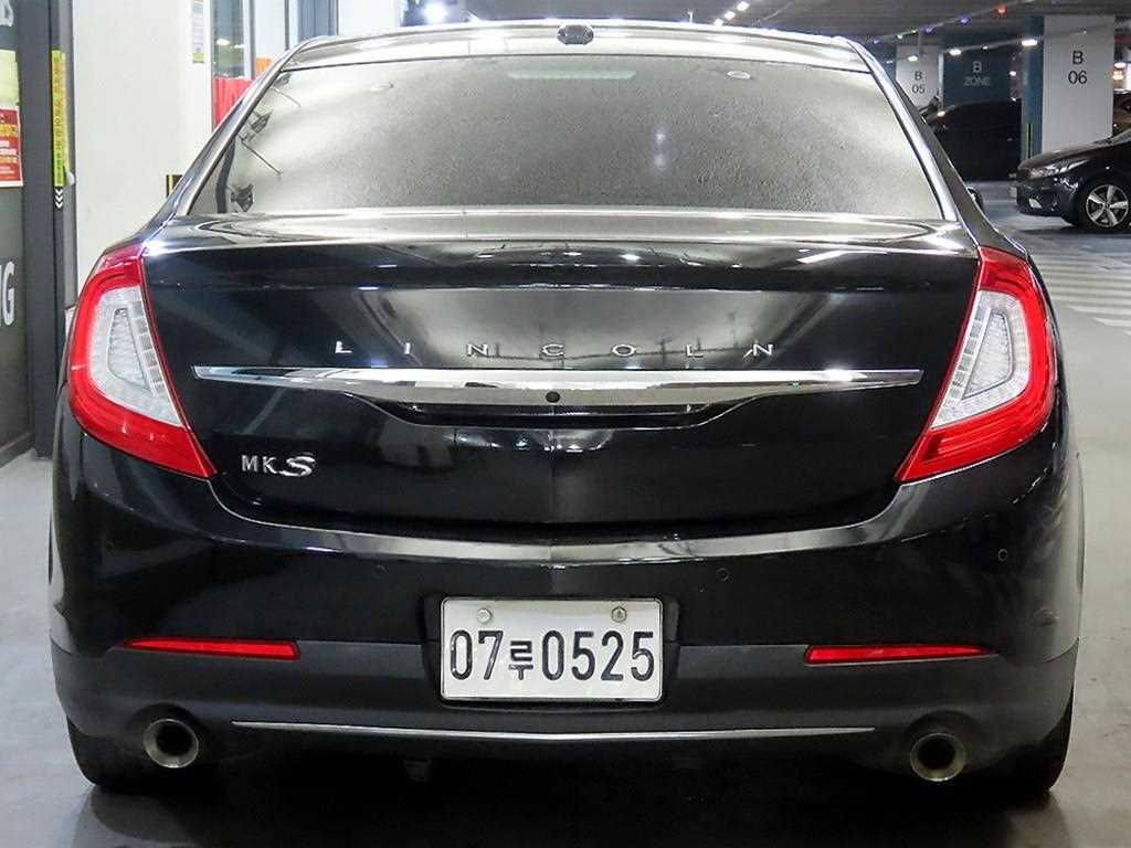 Lincoln MKS - Vista 5