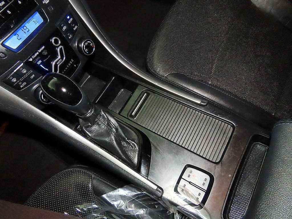 HYUNDAI Sonata - Vista 12