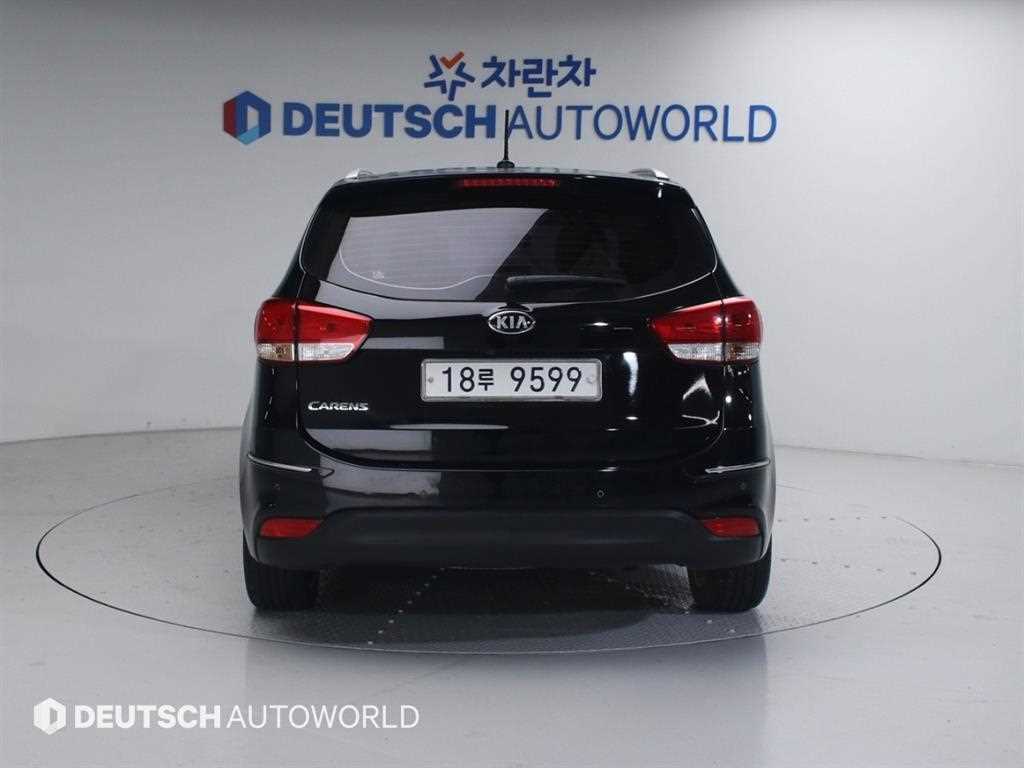 KIA Carens - Vista 4