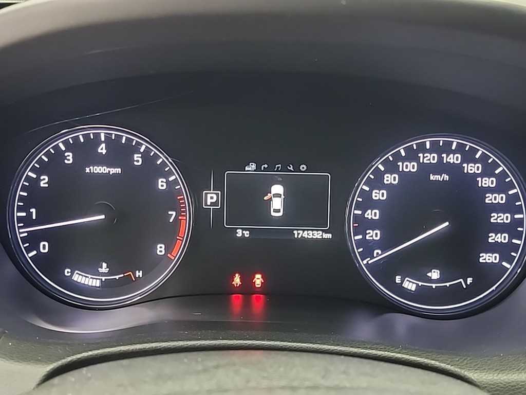 HYUNDAI Genesis - Vista 6