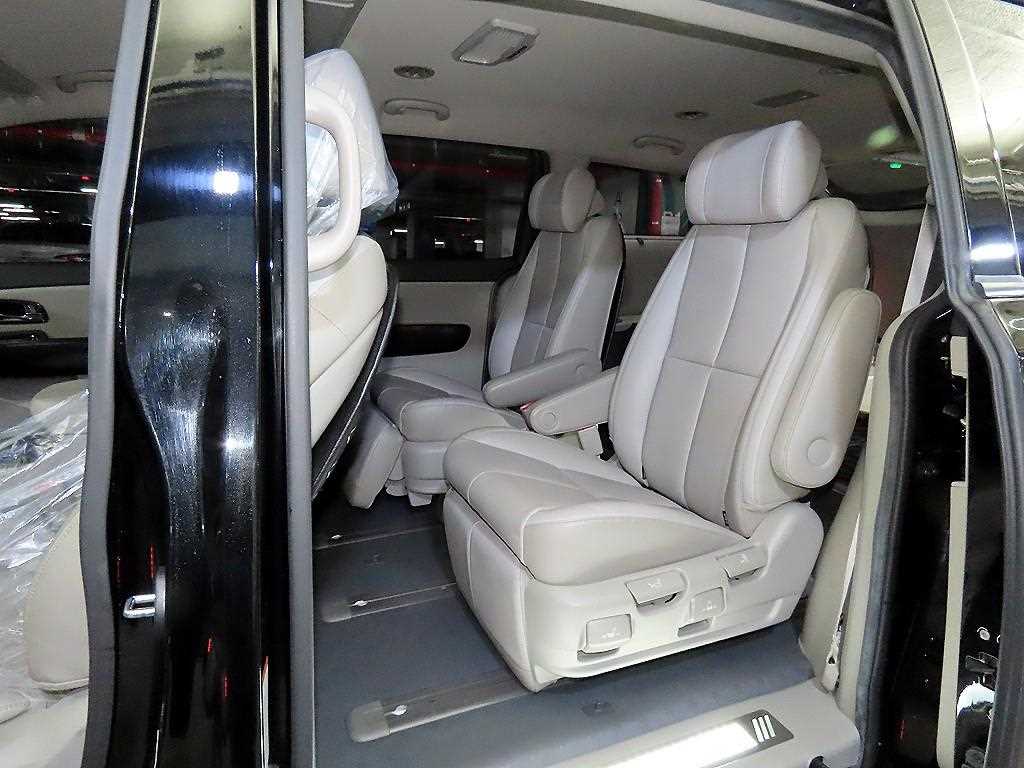 KIA Carnival - Vista 7