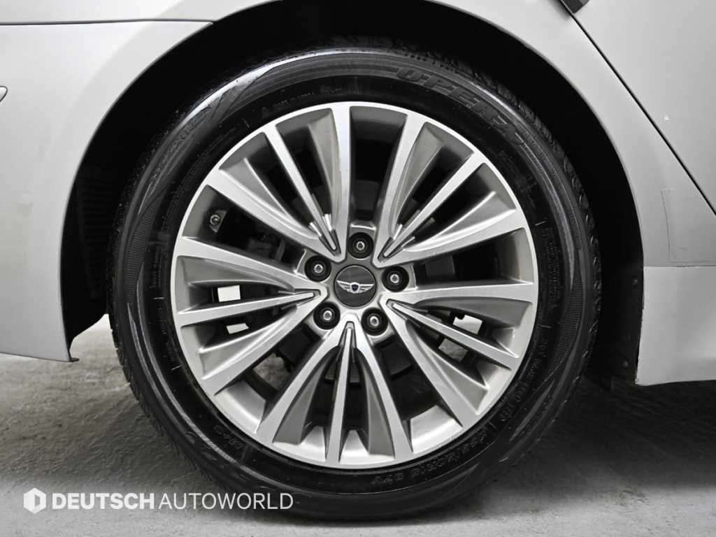 HYUNDAI Genesis - Vista 5