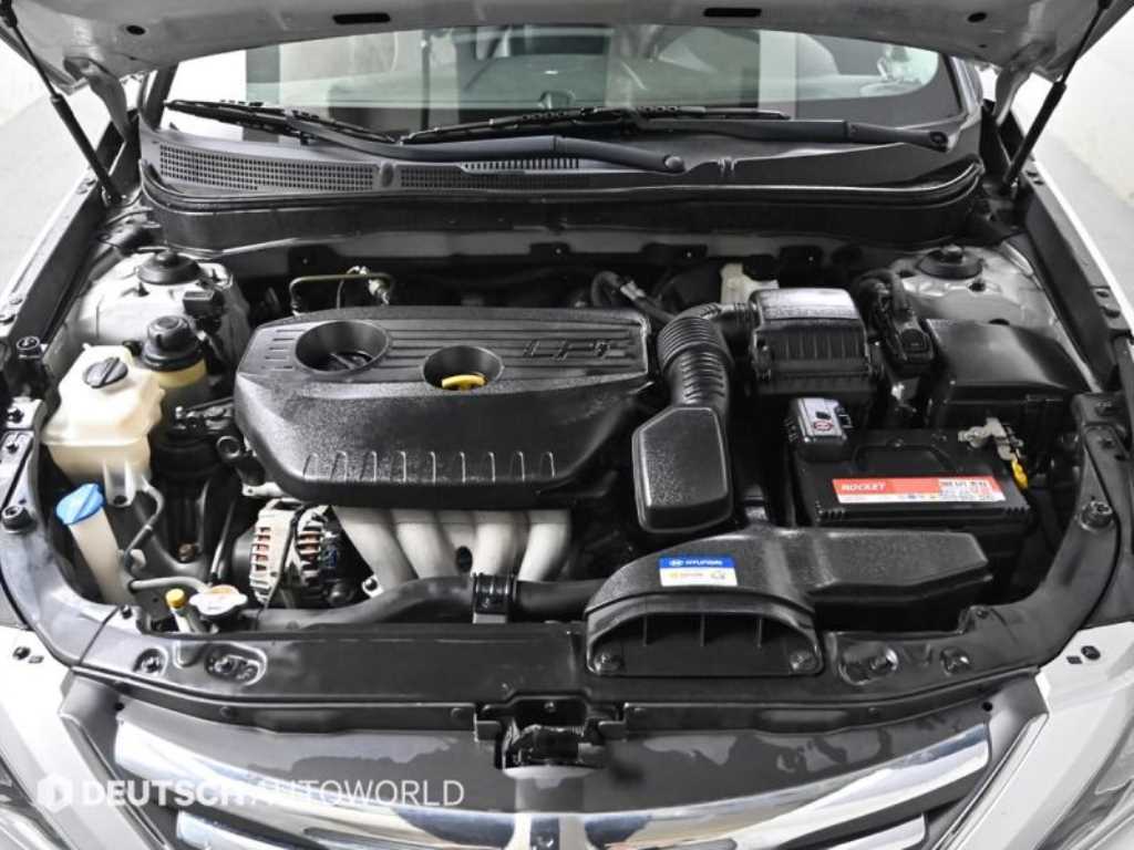 HYUNDAI Sonata - Vista 6