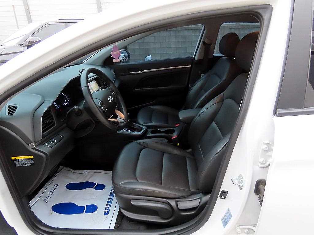 HYUNDAI Avante - Vista 5