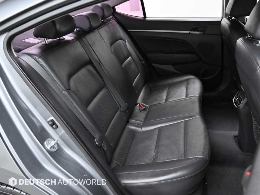 HYUNDAI Avante - Vista 12