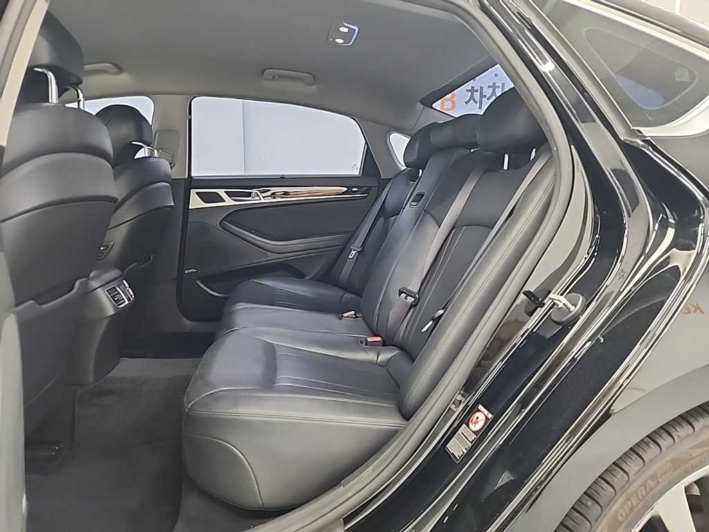 HYUNDAI Genesis - Vista 12