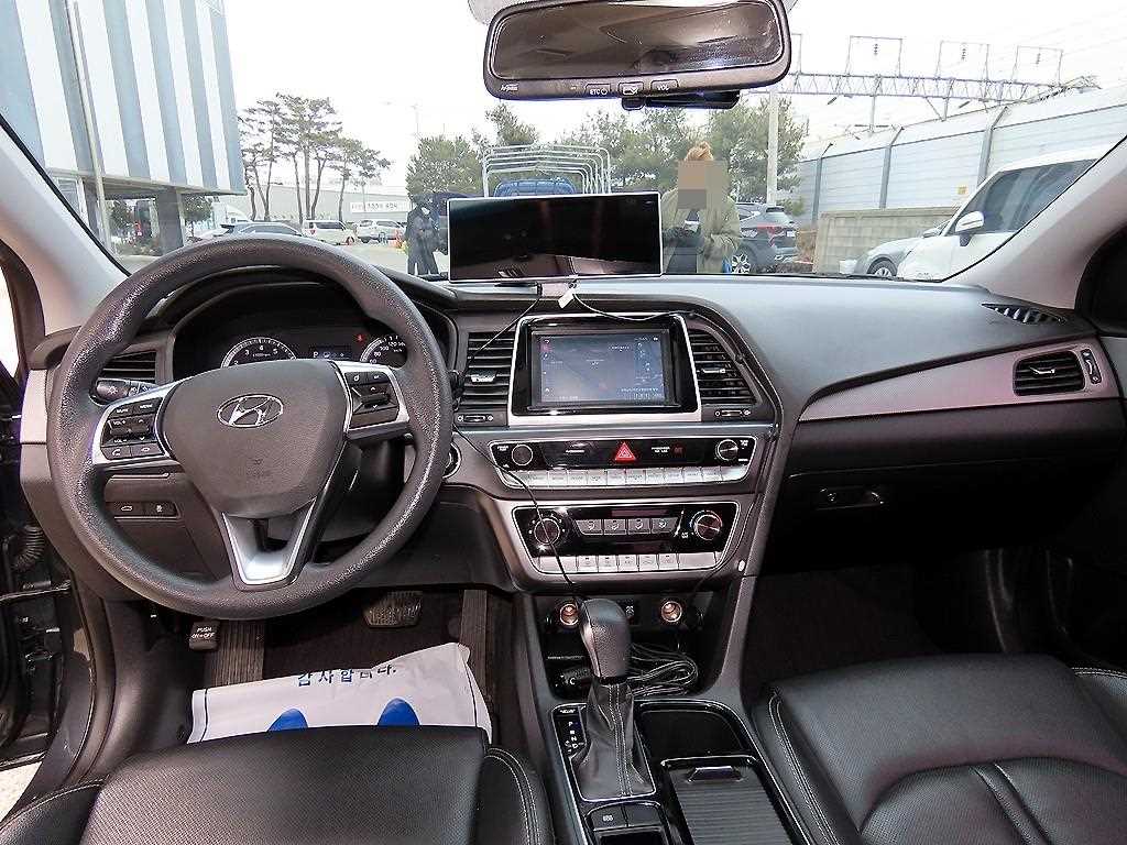HYUNDAI Sonata - Vista 7
