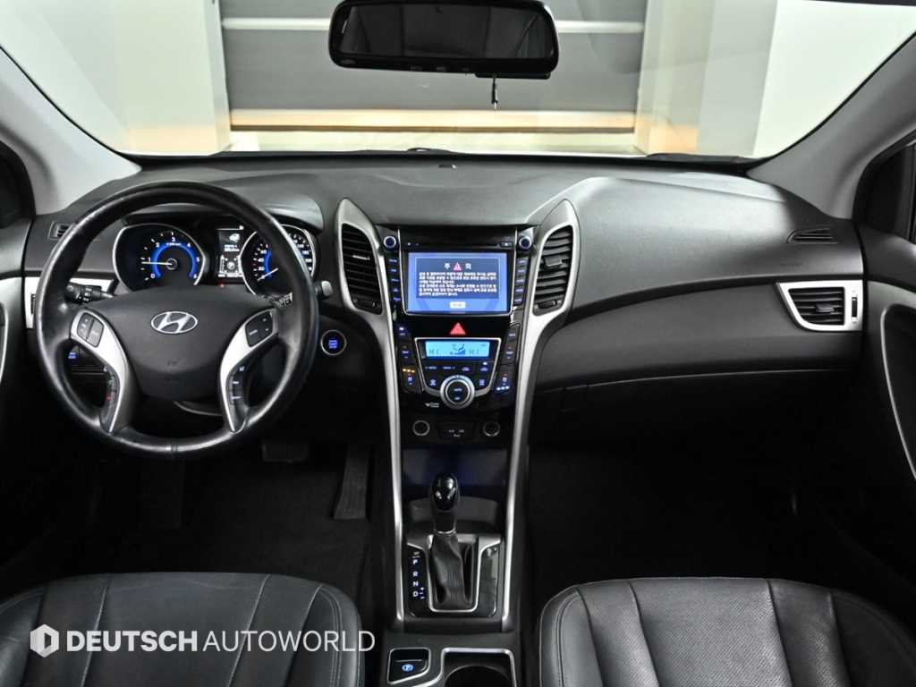 HYUNDAI i30 - Vista 7