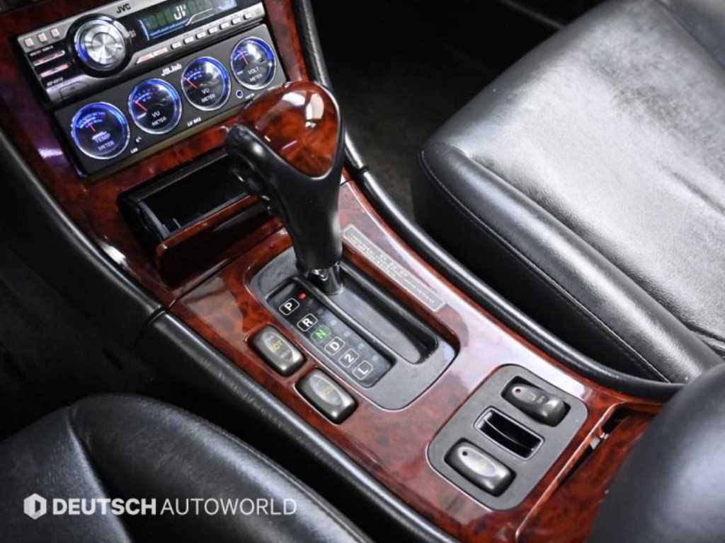 HYUNDAI Dynasty - Vista 9