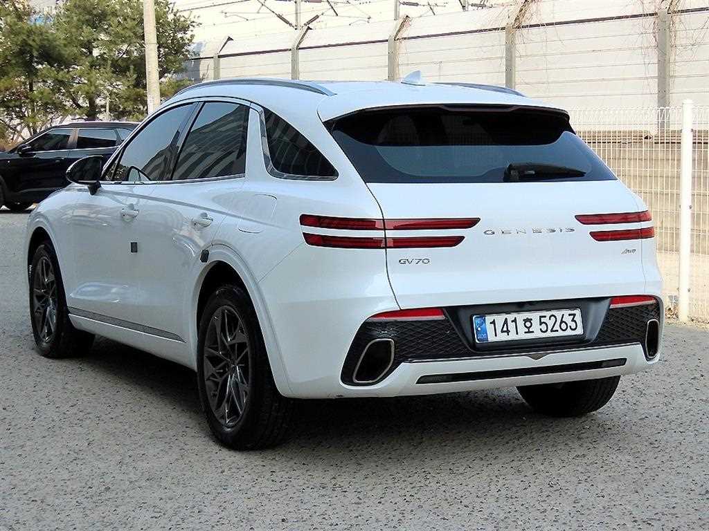 Genesis G70 - Vista 3