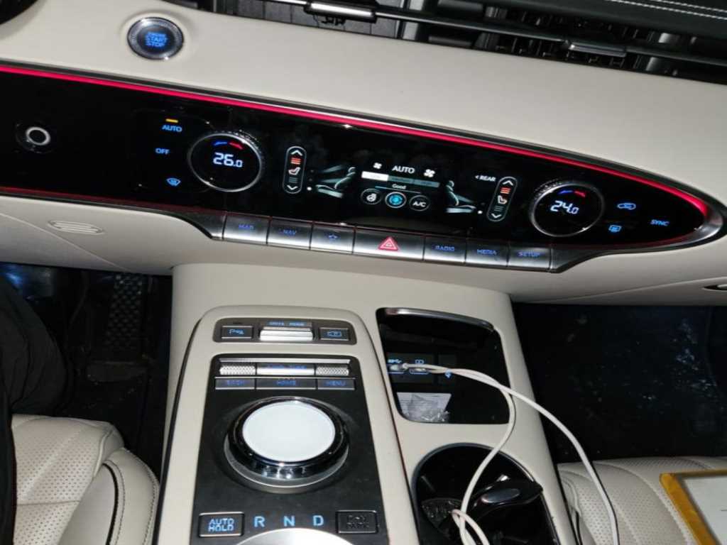 Genesis GV70 - Vista 7