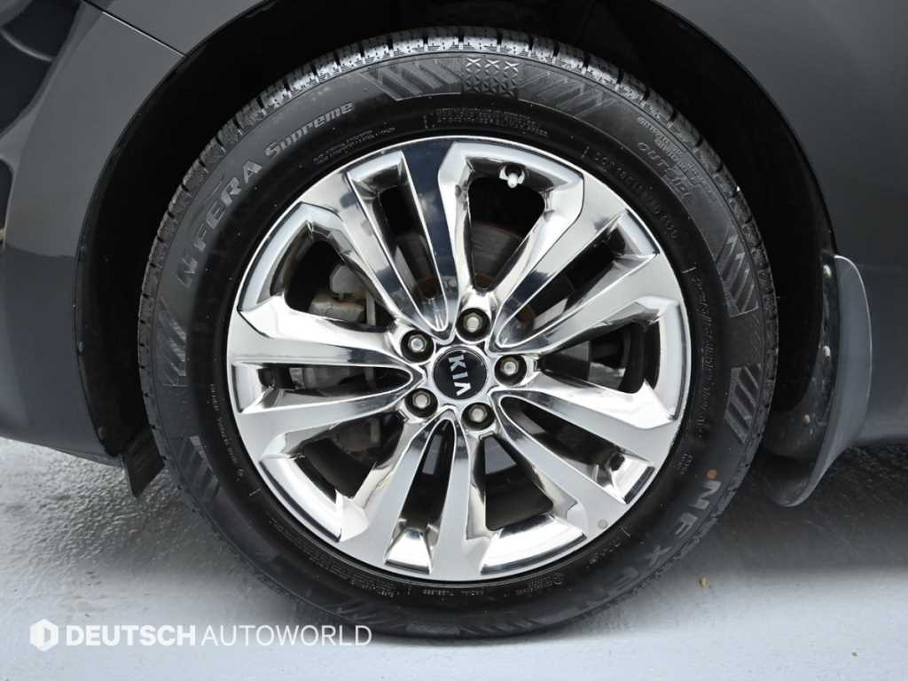 KIA Carnival - Vista 5