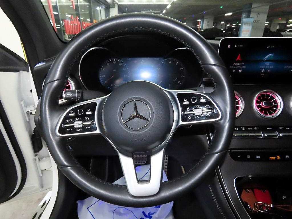 Mercedes Benz GLC Class - Vista 8