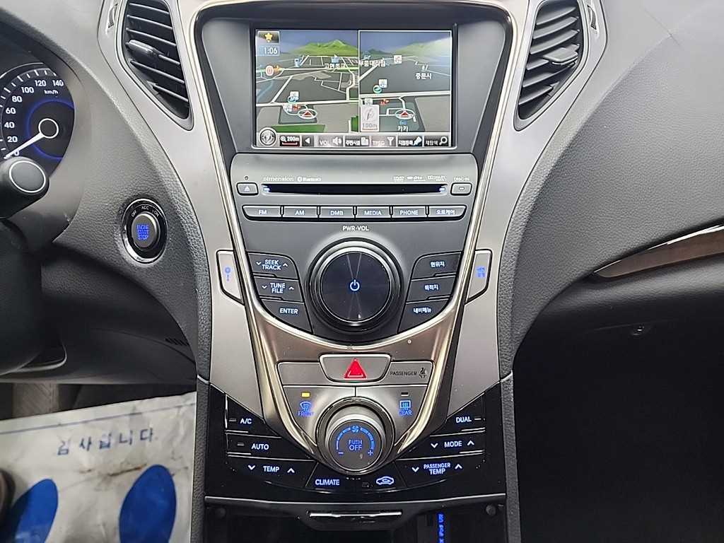 HYUNDAI Grandeur - Vista 10