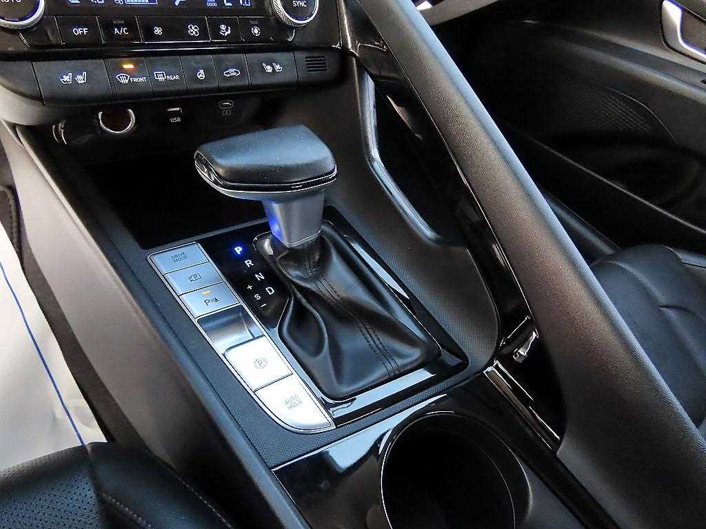 HYUNDAI Avante - Vista 10