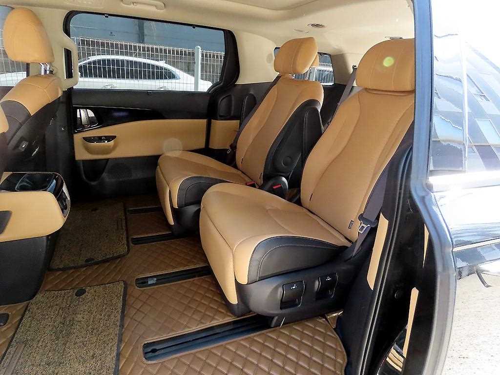 KIA Carnival - Vista 6