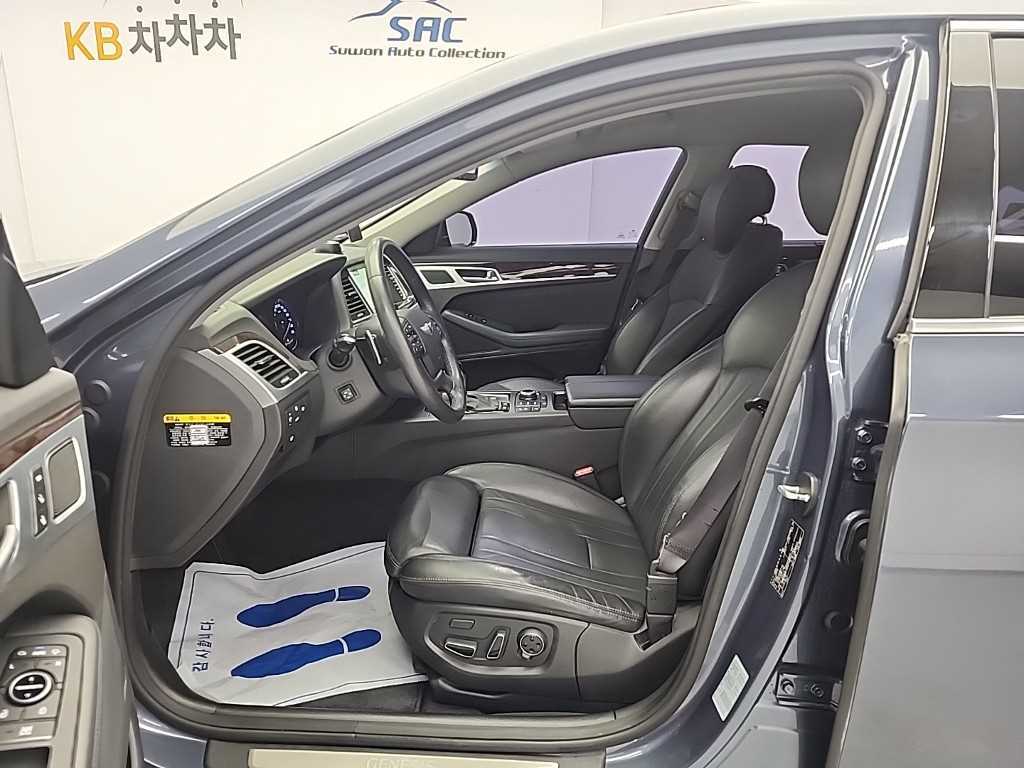 HYUNDAI Genesis - Vista 11