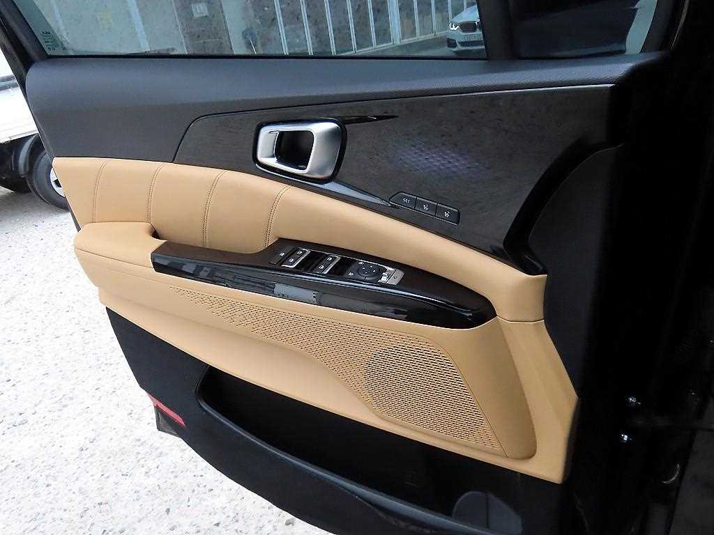 KIA Carnival - Vista 12