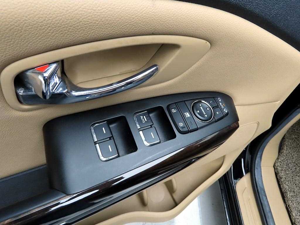 KIA Carnival - Vista 11