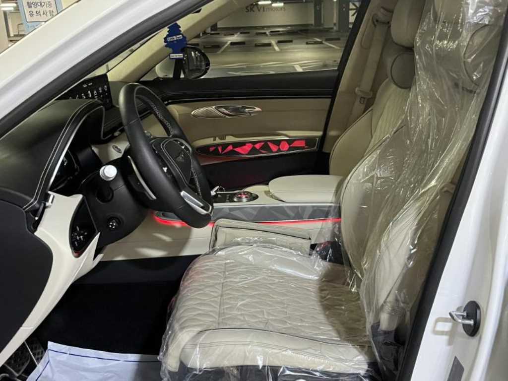 Genesis GV70 - Vista 8