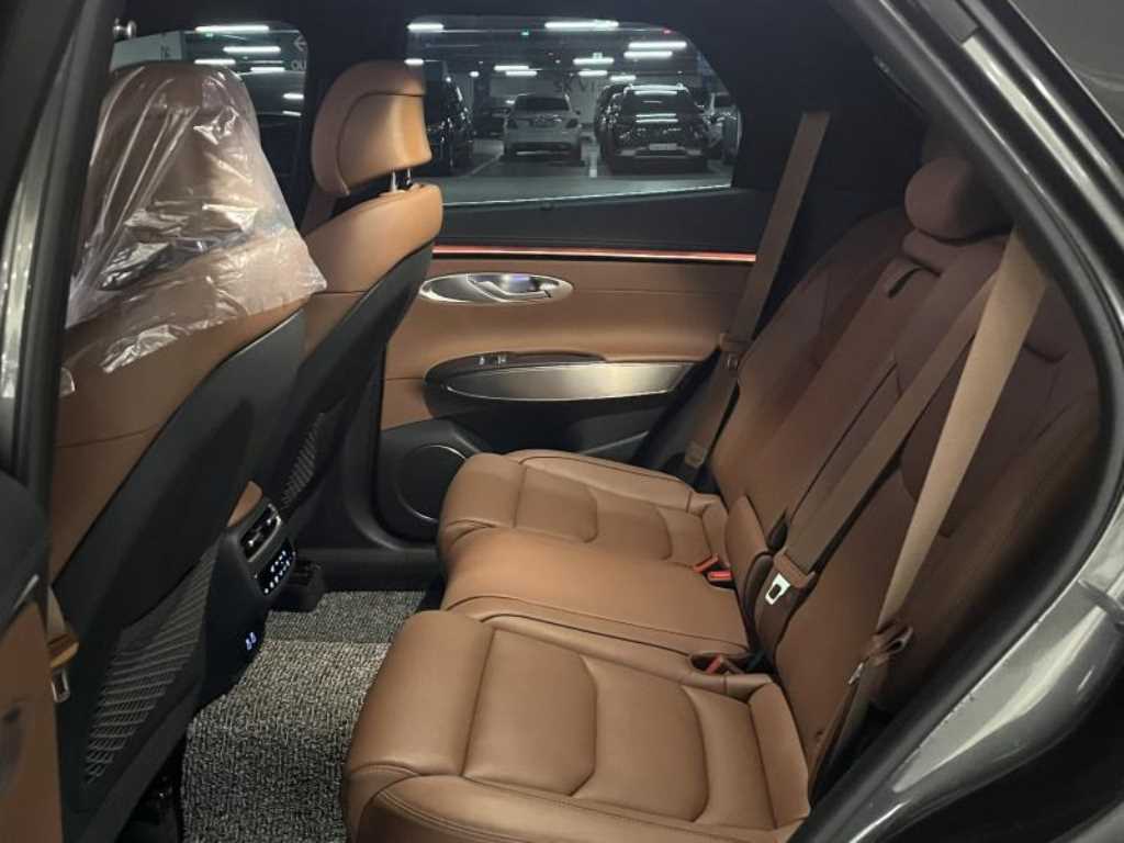 Genesis GV70 - Vista 6