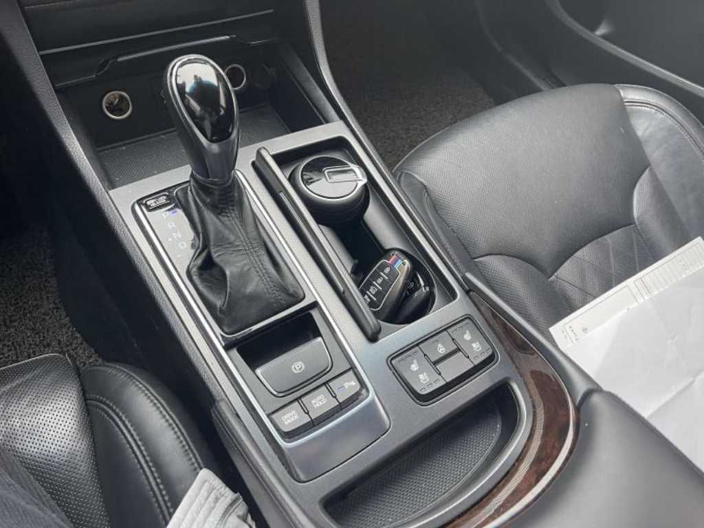 HYUNDAI Aslan - Vista 8