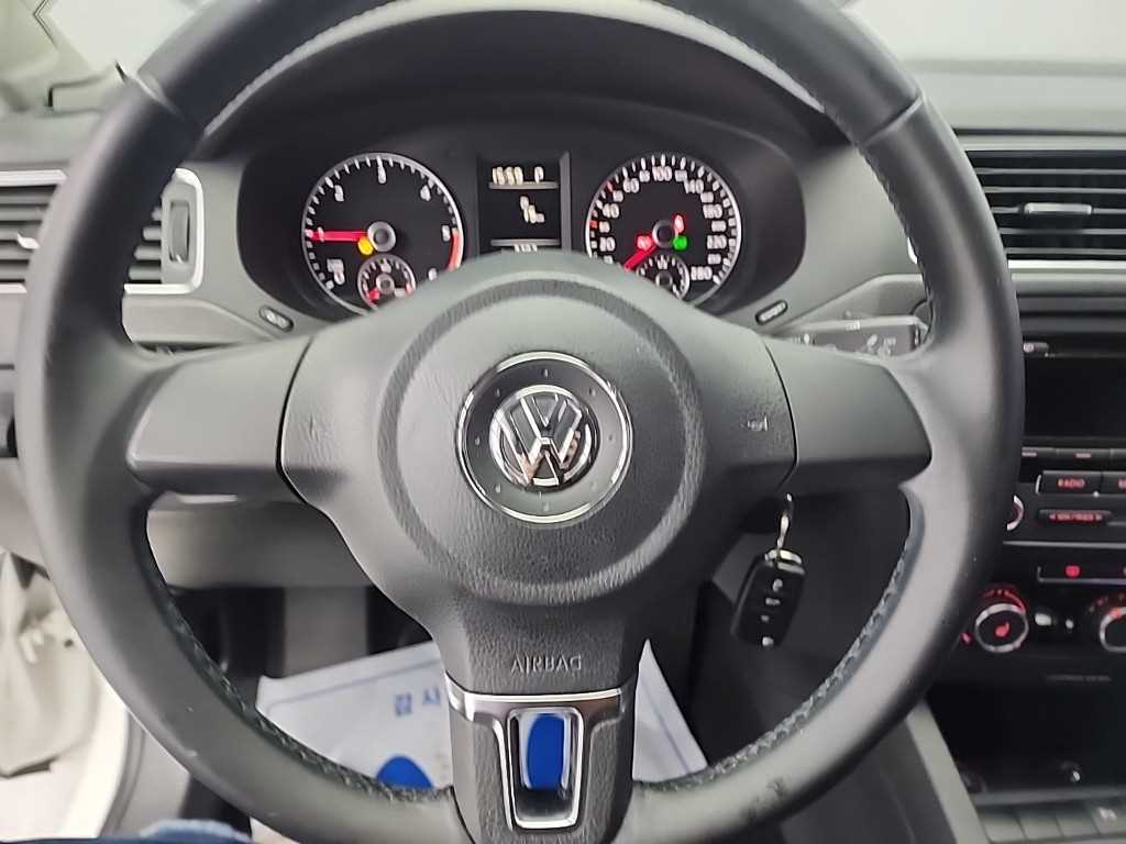 Volkswagen Jetta - Vista 9