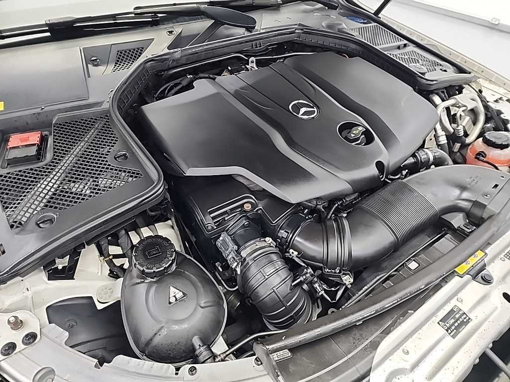 Mercedes Benz C Class - Vista 5