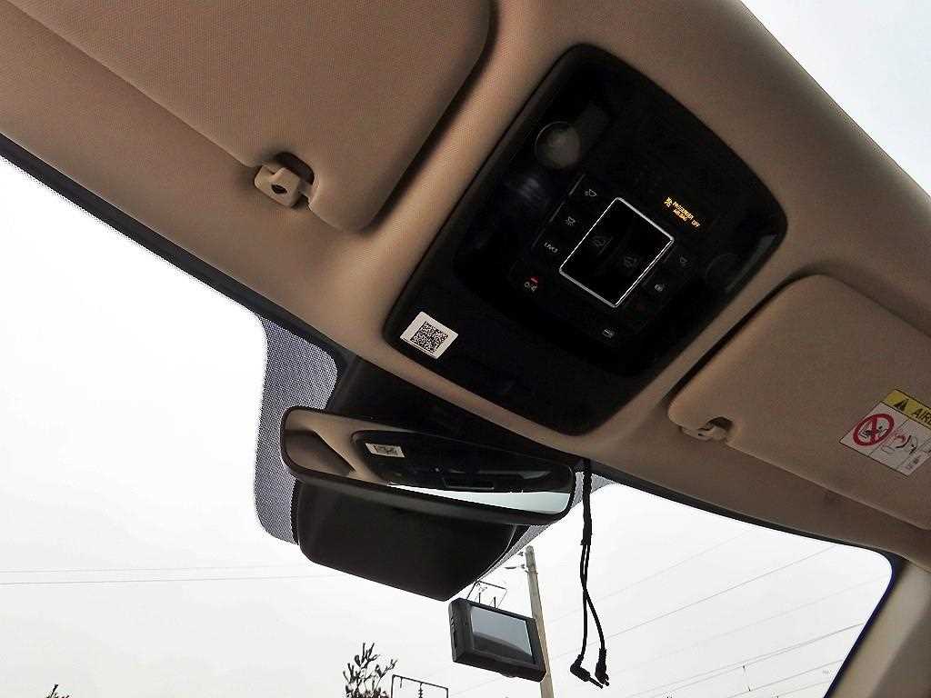 KIA Carnival - Vista 12