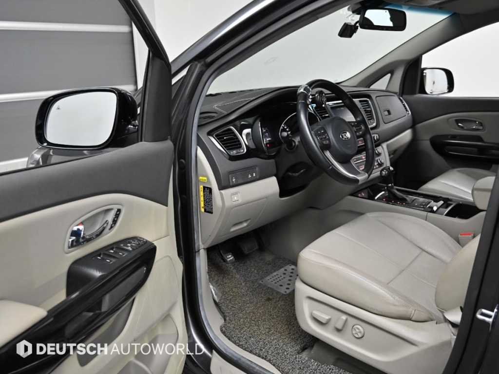 KIA Carnival - Vista 11