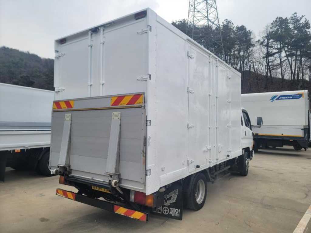 medium and large cargo truck - Vista 6