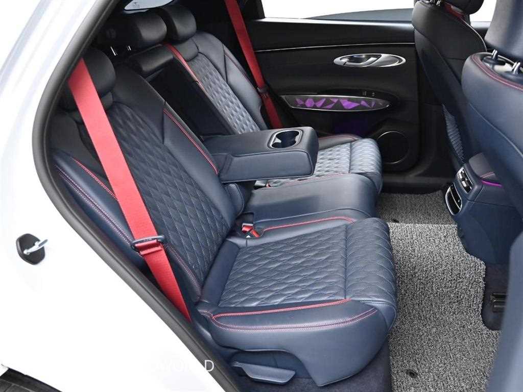 Genesis GV70 - Vista 12