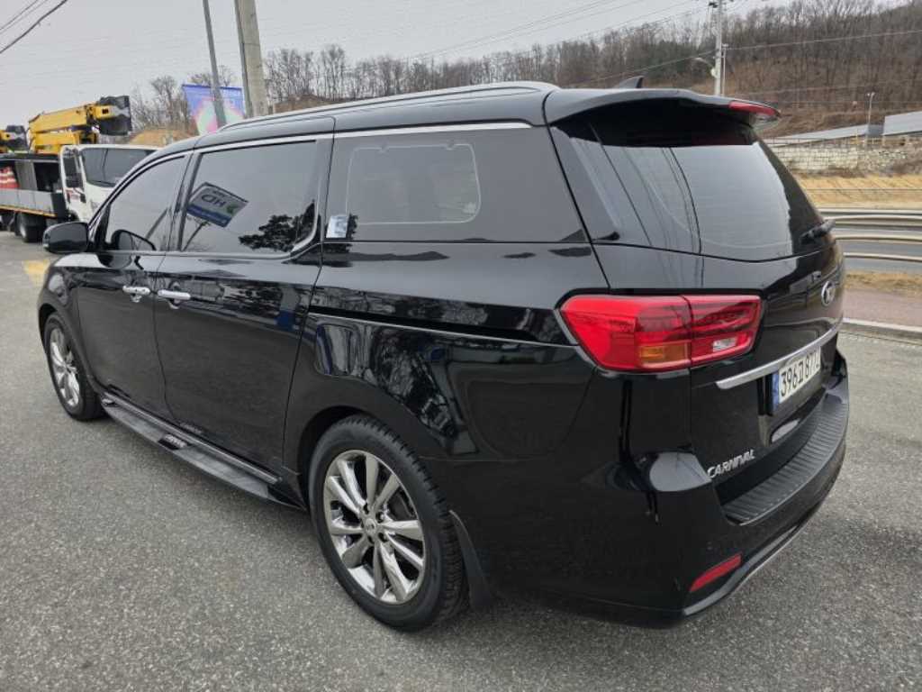 KIA Carnival - Vista 4