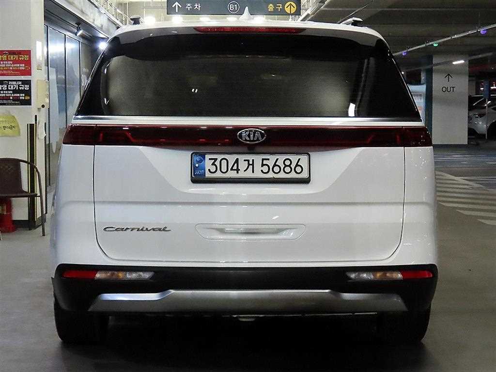 KIA Carnival - Vista 5