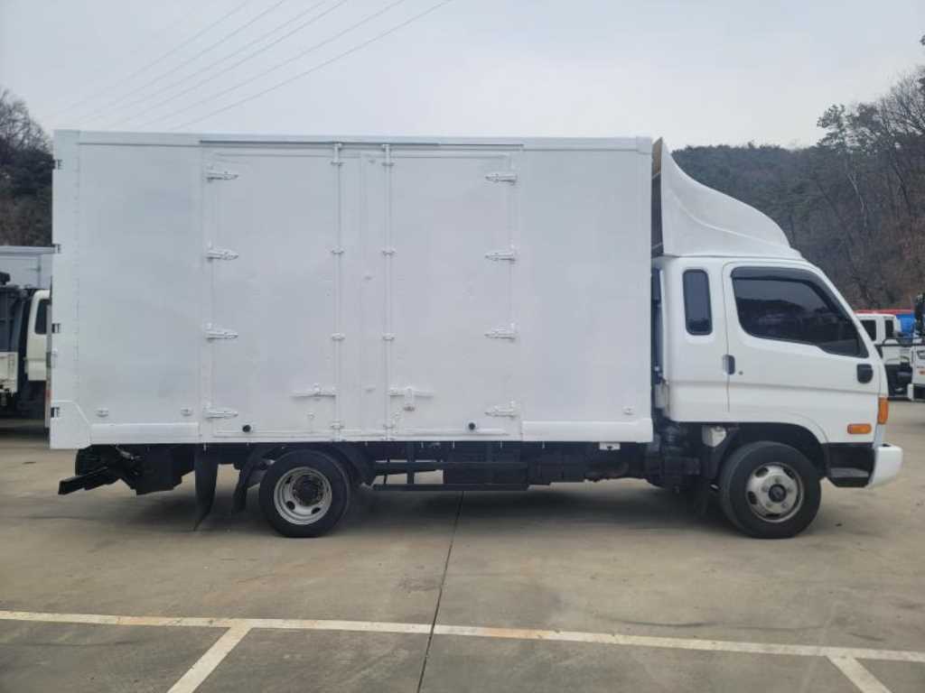 medium and large cargo truck - Vista 5