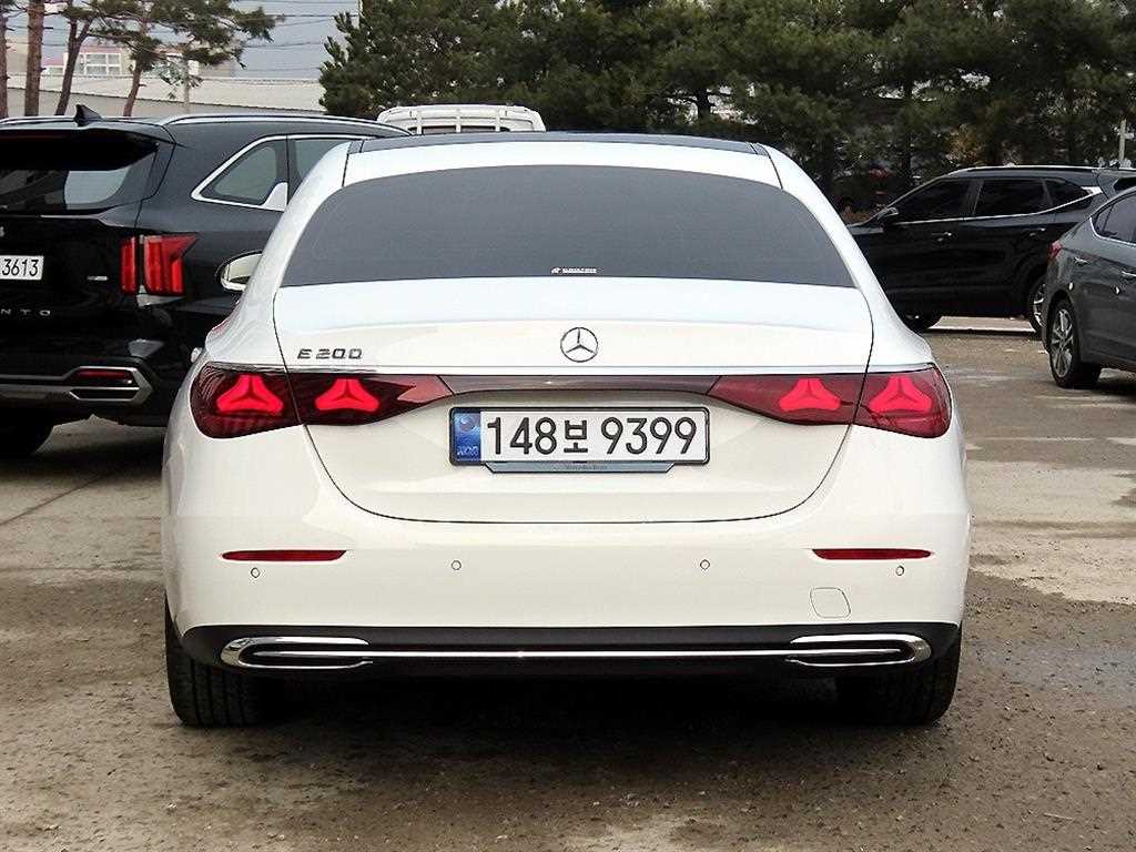 Mercedes Benz E class - Vista 4