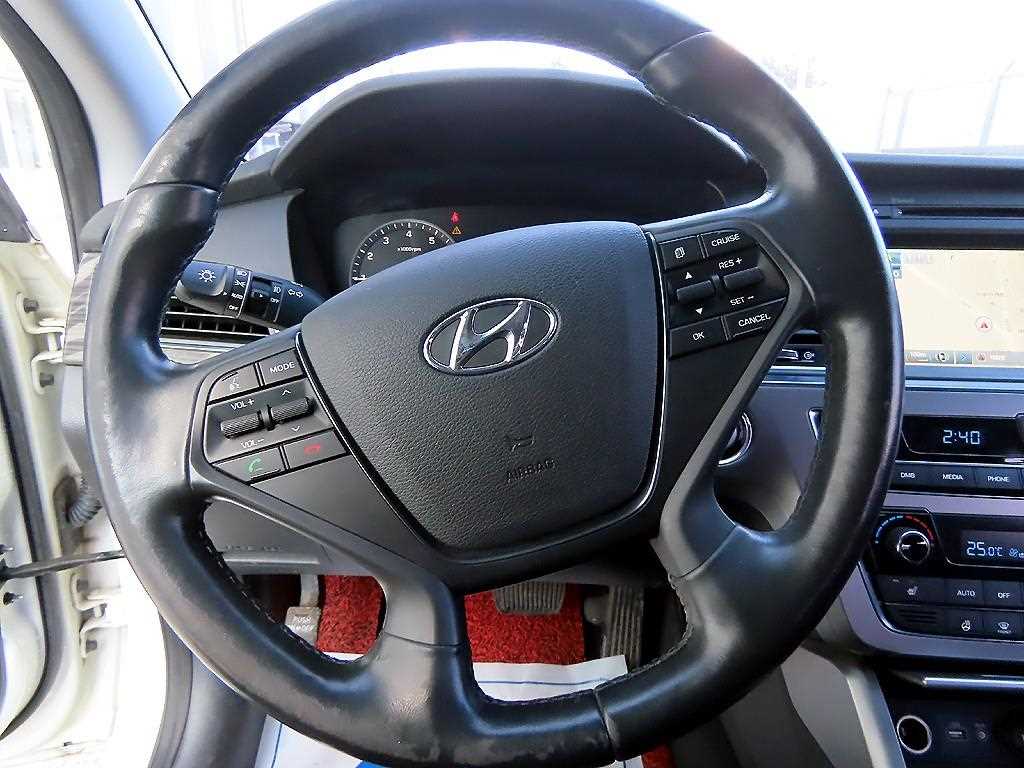 HYUNDAI Sonata - Vista 8