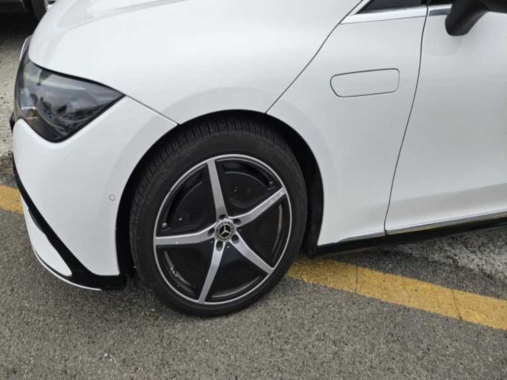 Mercedes Benz EQE - Vista 5