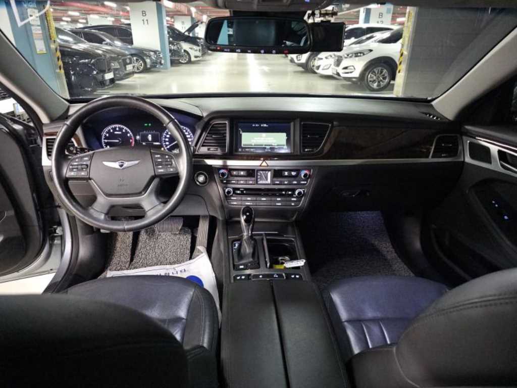 HYUNDAI Genesis - Vista 7