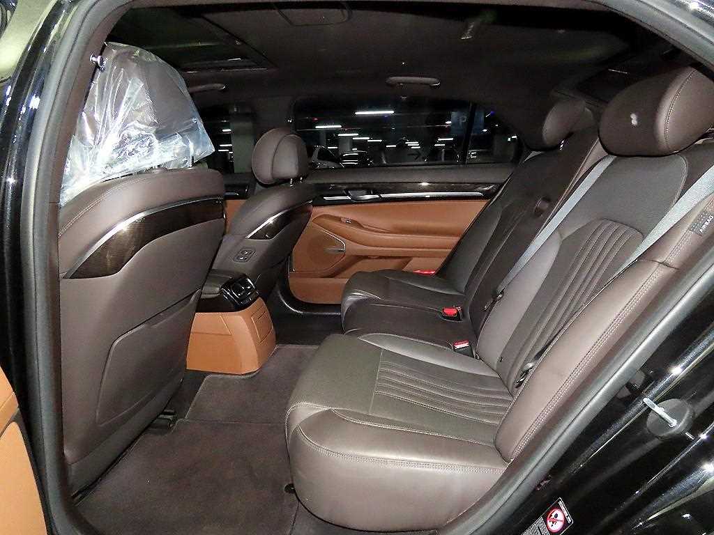 Genesis G90 - Vista 7