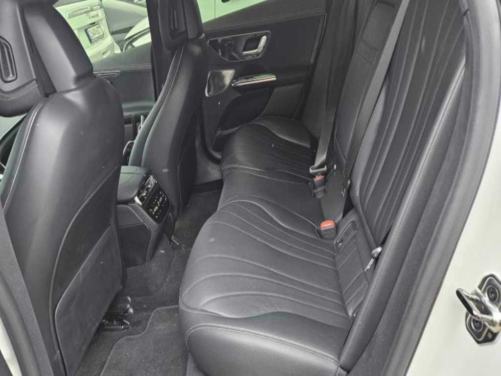 Mercedes Benz EQE - Vista 7