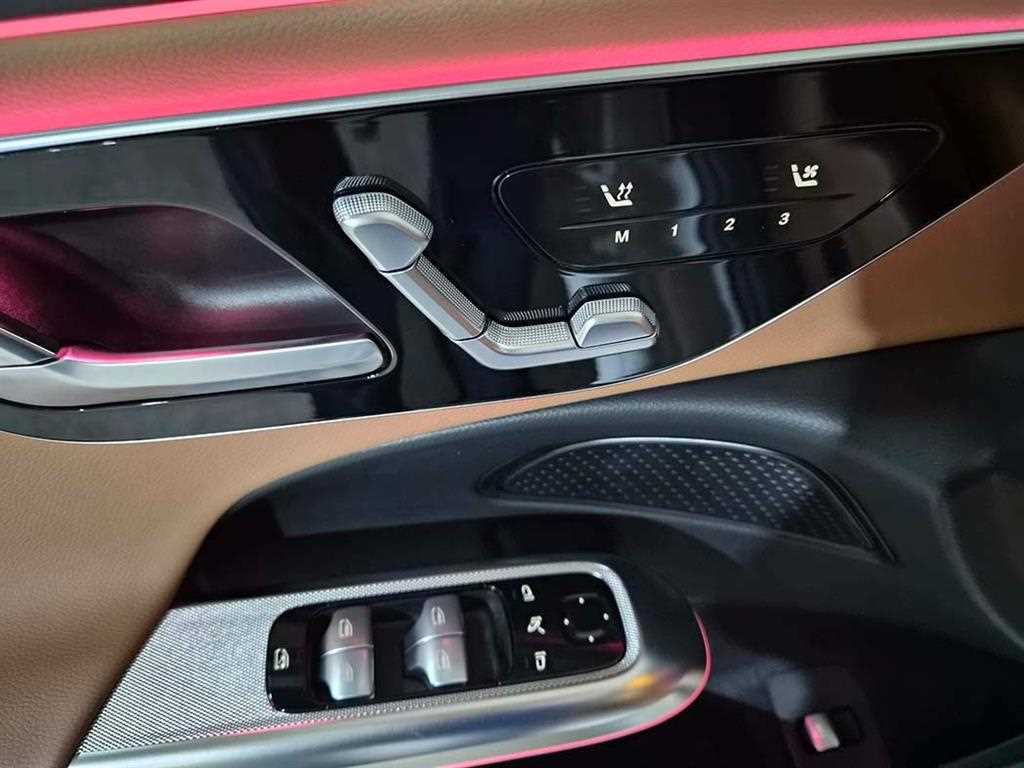 Mercedes Benz E class - Vista 12