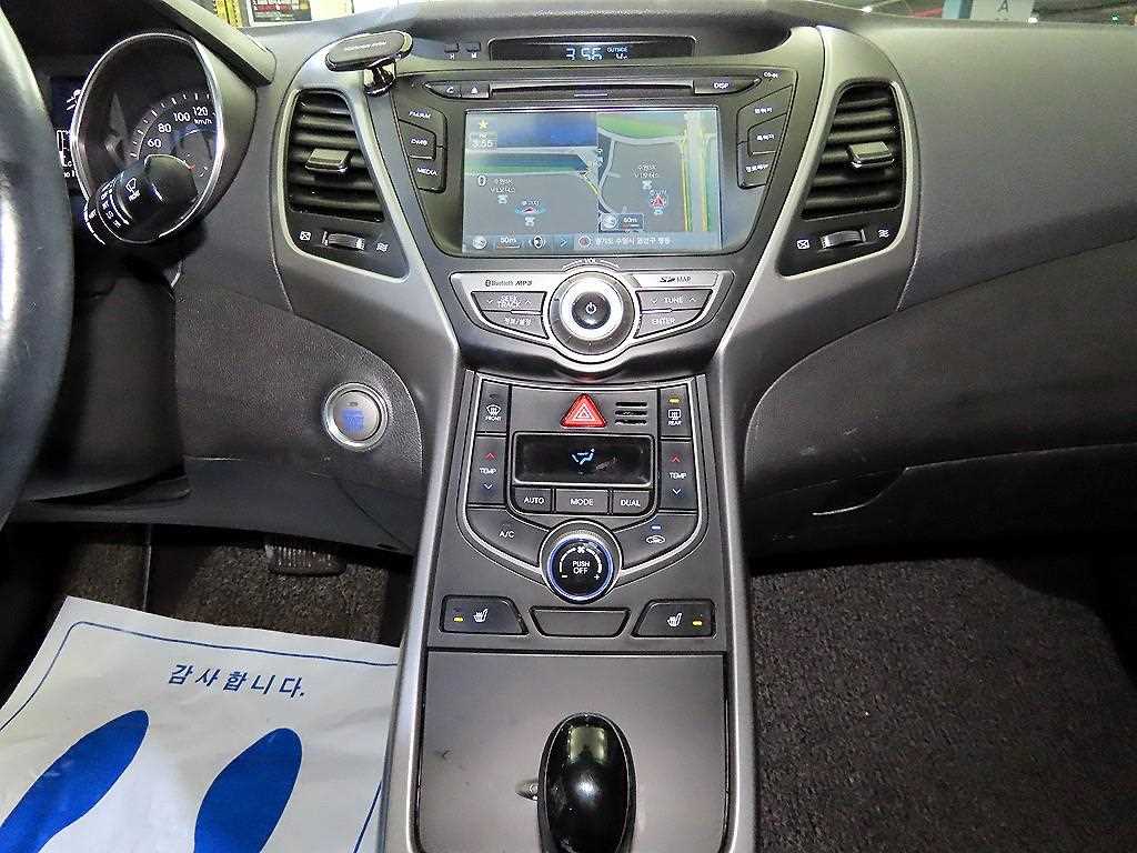 HYUNDAI Avante - Vista 11