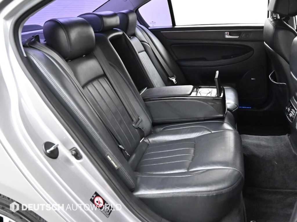 HYUNDAI Genesis - Vista 12